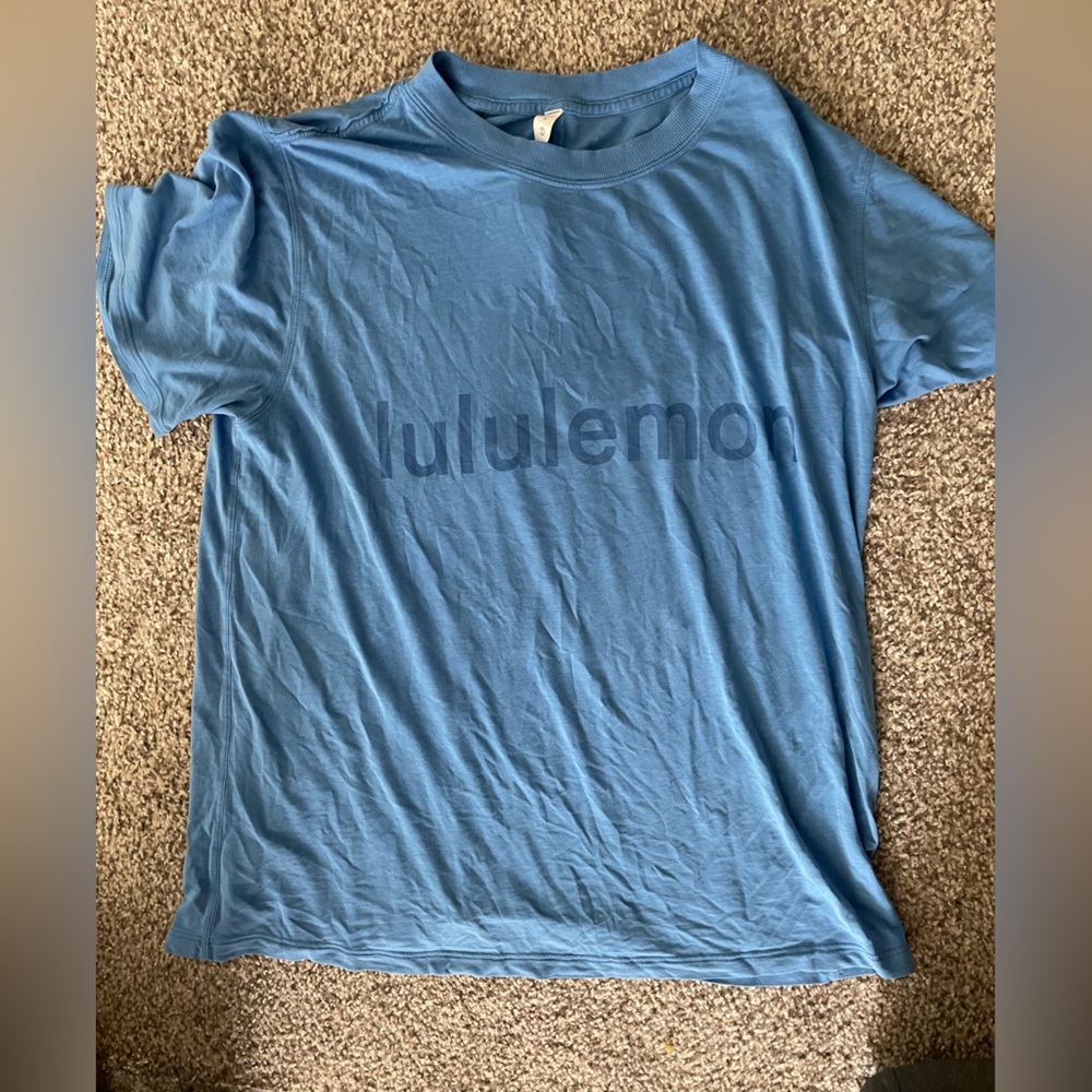 LULULEMON T SHIRT
